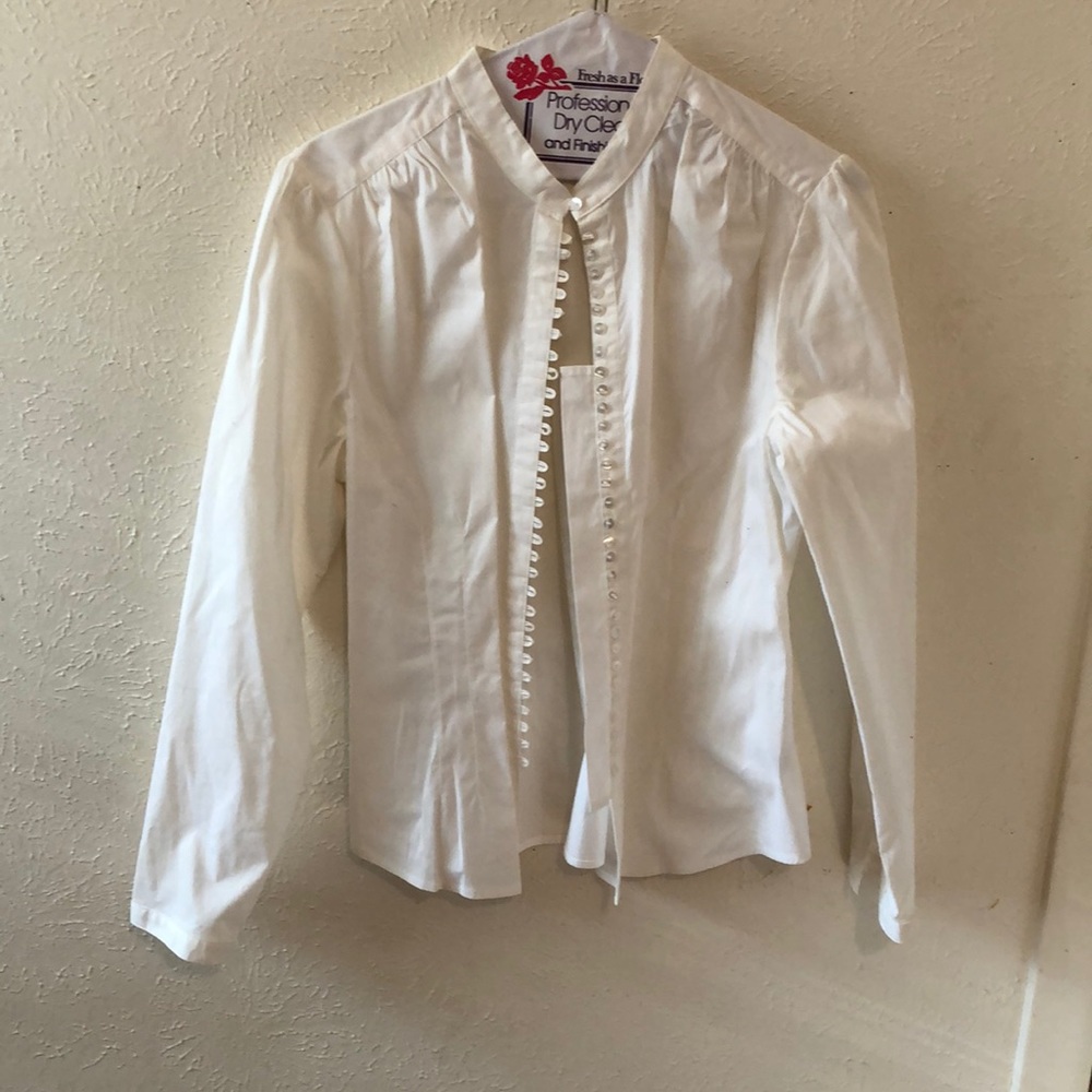 Women’s white cotton button down blouse